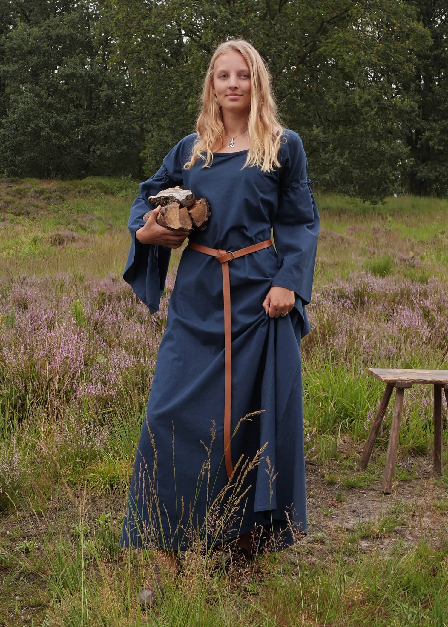 Mittelalter-Unterkleid Burglinde mit Trompetenärmeln, blau, Größe XL